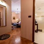 Unique Luxury Konukevi 4*