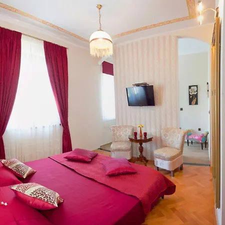 Unique Luxury Penzion 4*