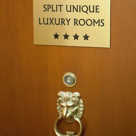 بيت ضيافة Unique Luxury 4*