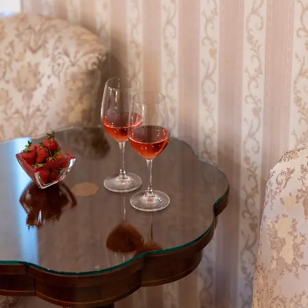 Pensión Unique Luxury 4*