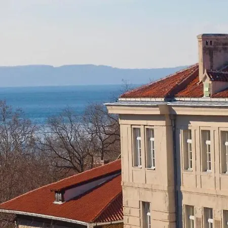 Unique Luxury Split