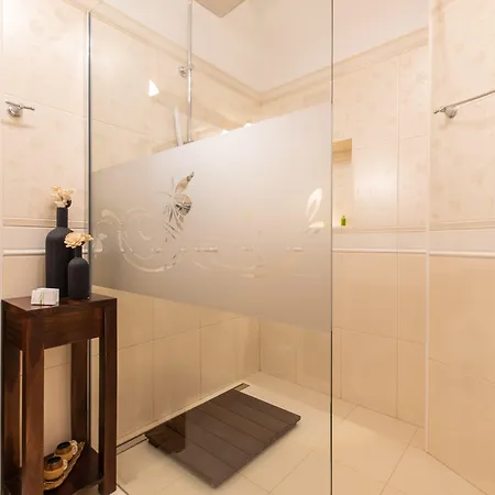 Unique Luxury Gostinjska kuća 4*