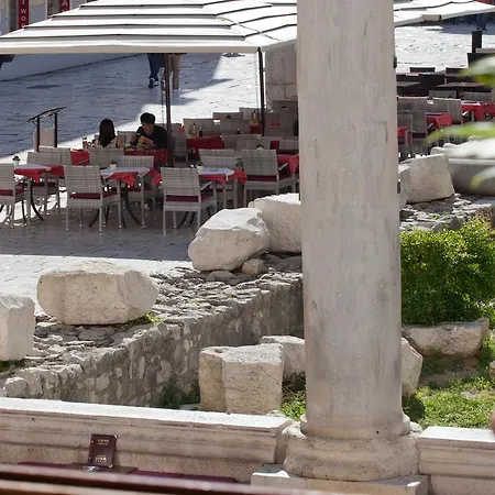 Pensión Unique Luxury 4*