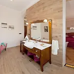 Pensión Unique Luxury 4*