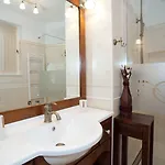 Unique Luxury Pensión Split