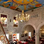 Pensión Unique Luxury 4*