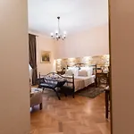 Unique Luxury Pensión Split