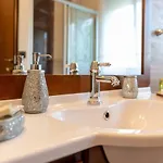 Unique Luxury Pensión 4*